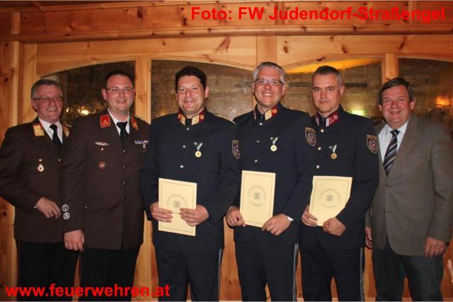 FF Judendorf-Straßengel: Feuerwehr ehrt verdiente Polizisten
