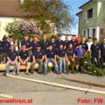 Tatkräftige Unterstützung beim Maibaum-Aufstellen