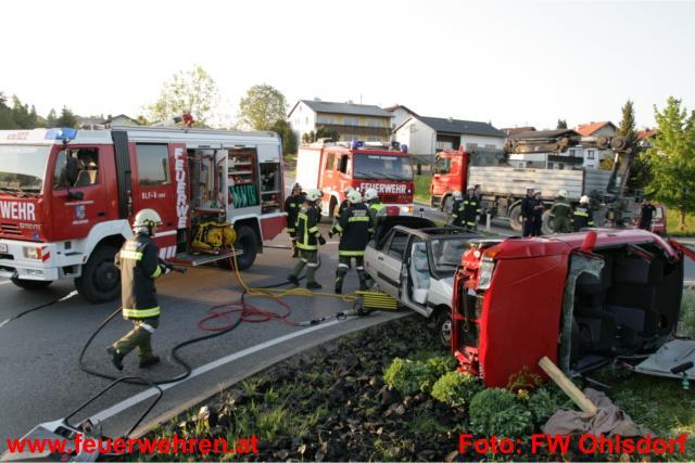 FF Ohlsdorf: Einsatzübung Verkehrsunfall im Kreisverkehr