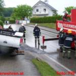 Pick Up bei Unfall auf Dach gelandet