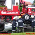 FF Ohlsdorf: Pick Up bei Unfall auf Dach gelandet