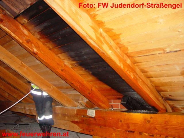 FF Judendorf-Straßengel: Dachstuhlbrand nach Blitzschlag