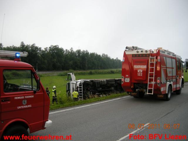 BFV Liezen: LKW-Unfall auf B320 Höhe Niederstuttern