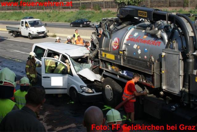 FF Feldkirchen bei Graz: Tödlicher Verkehrsunfall auf der A2