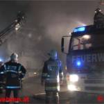 13 Feuerwehren kämpfen gegen Großbrand in Obersdorf