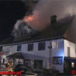 13 Feuerwehren kämpfen gegen Großbrand in Obersdorf