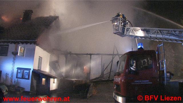 BFV Liezen: 13 Feuerwehren kämpfen gegen Großbrand