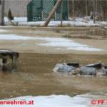 Überflutung durch Scheeschmelze - Materialschlacht in Ehrenfeld