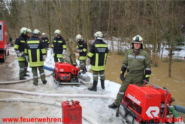 Überflutung durch Scheeschmelze – Materialschlacht in Ehrenfeld