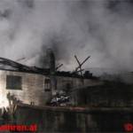 150 Mann kämpfen gegen Großbrand in Kirchenlandl