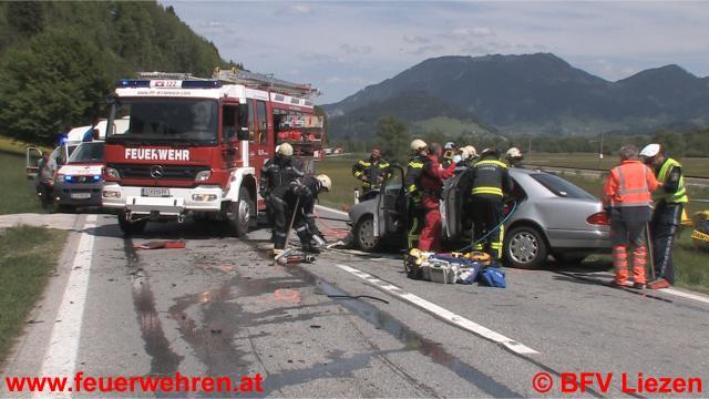 Ennstalbundesstraße: 3 Schwerverletzte bei Frontalem