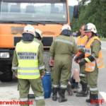 Massiver Öl-Austritt an einem LKW auf der B120a