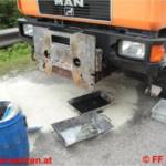 Massiver Öl-Austritt an einem LKW auf der B120a