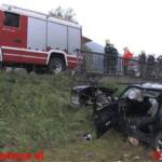 PKW gegen Brückengeländer