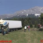 Spektakulärer Verkehrsunfall mit LKW-Zug und Harley
