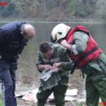 Zeitungsständer und Geldwechselautomat aus der Traun geborgen