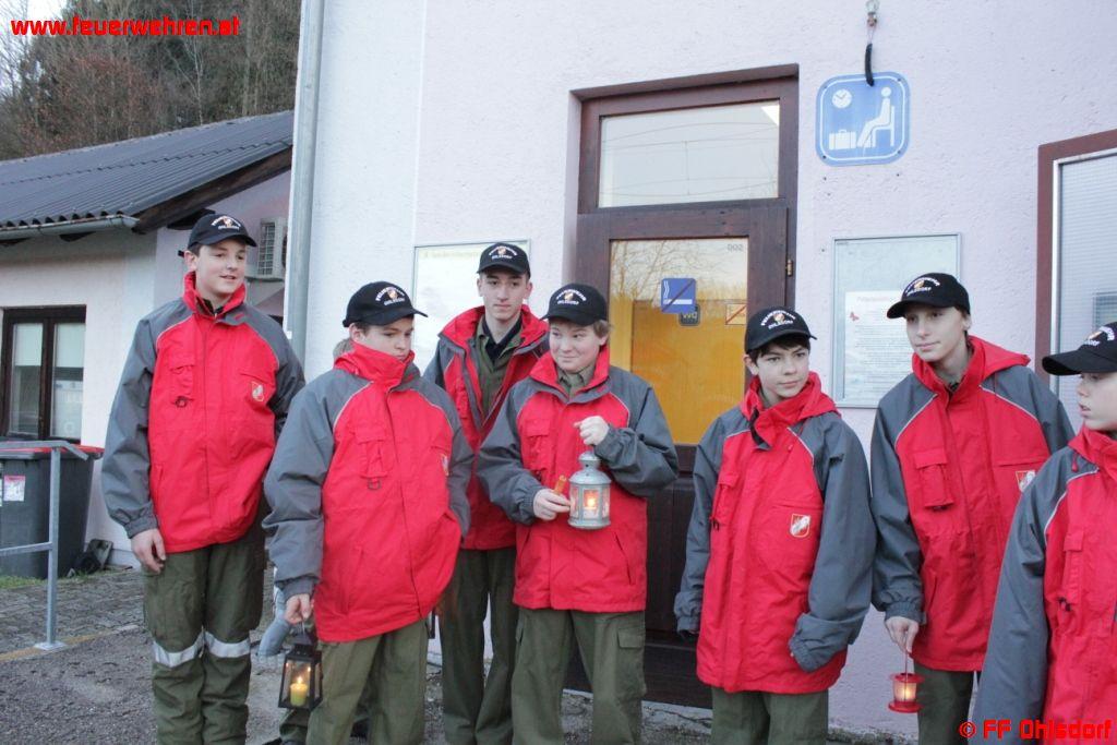 Feuerwehrjugend verteilt Friedenslicht im Gemeindegebiet