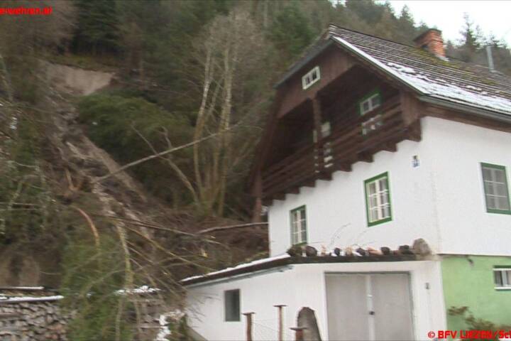 Haus in Öblarn von Hangrutsch getroffen, Bewohnerin evakuiert