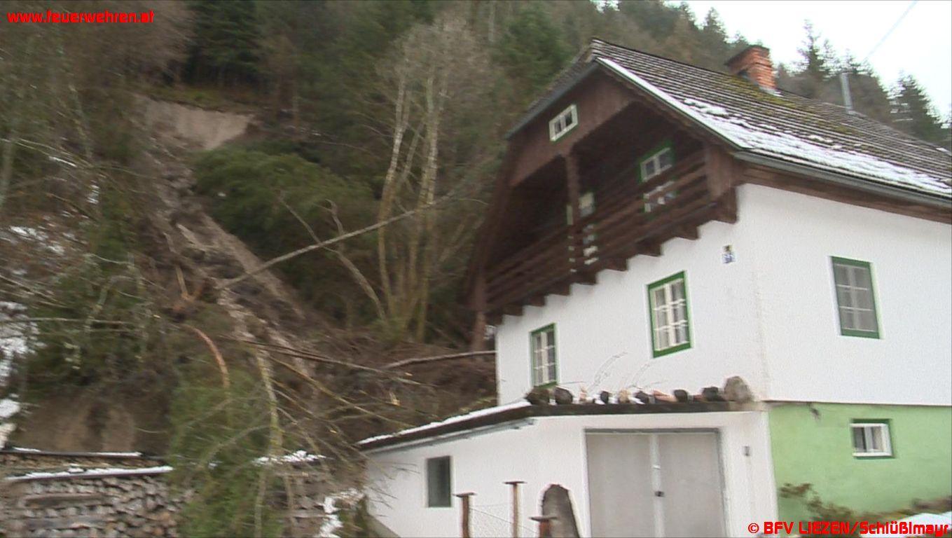 Haus in Öblarn von Hangrutsch getroffen, Bewohnerin evakuiert