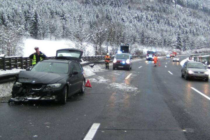 Verkehrsunfall S6 Fahrtrichtung Bruck vor Massenbergtunnel