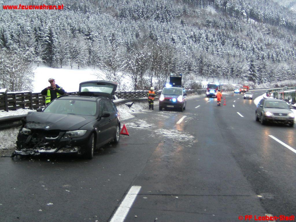 Verkehrsunfall S6 Fahrtrichtung Bruck vor Massenbergtunnel