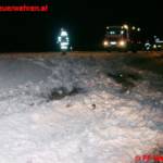 Auto schleudert in Straßengraben und überschlägt sich