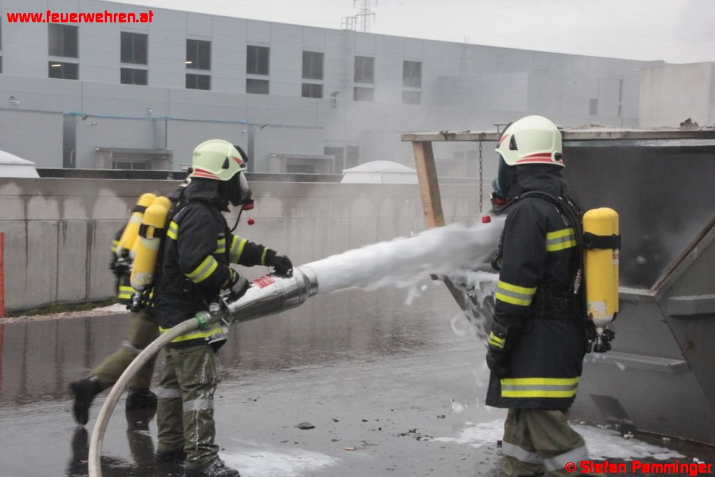 FF Ohlsdorf: Containerbrand am Liebstattsonntag