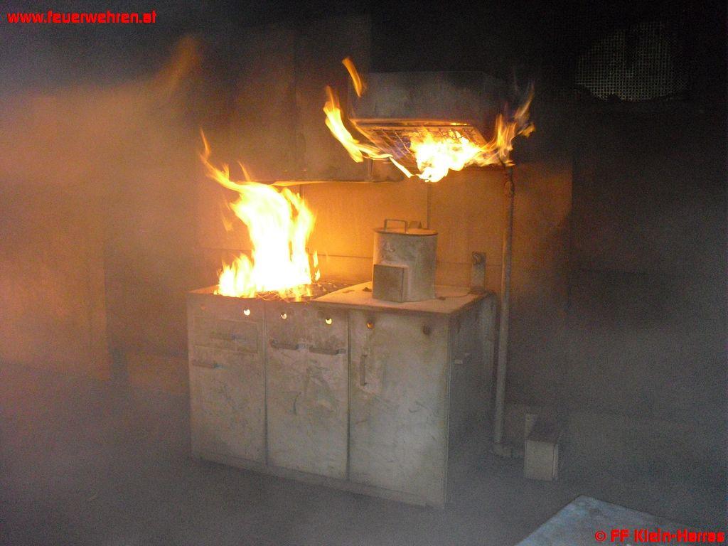 FF Klein-Harras: Atemschutzausbildung unter einsatznahen Bedingungen