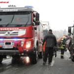 Schneefall fordert Feuerwehren