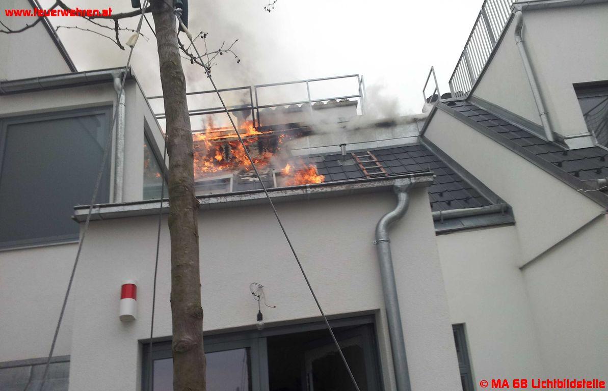BF Wien: Dachbrand in Wien-Leopoldstadt