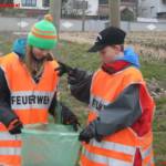 Ohlsdorfer Landesstraße von Feuerwehrjugend gereinigt