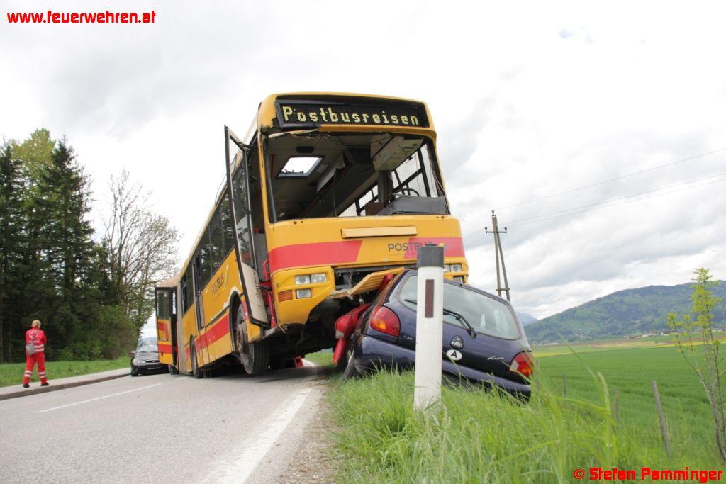 FF Ohlsdorf: Großeinsatzübung mit Schulbus