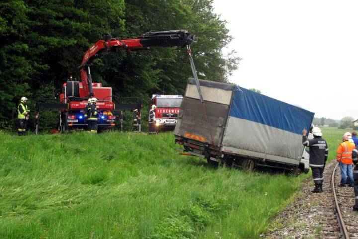 BFVDL: Ausflug ins Grüne – LKW-Bergung