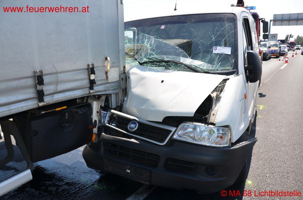 BF Wien: Verkehrsunfall auf Nordbrücke