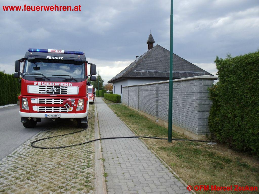 Heckenbrand beim Friedhof