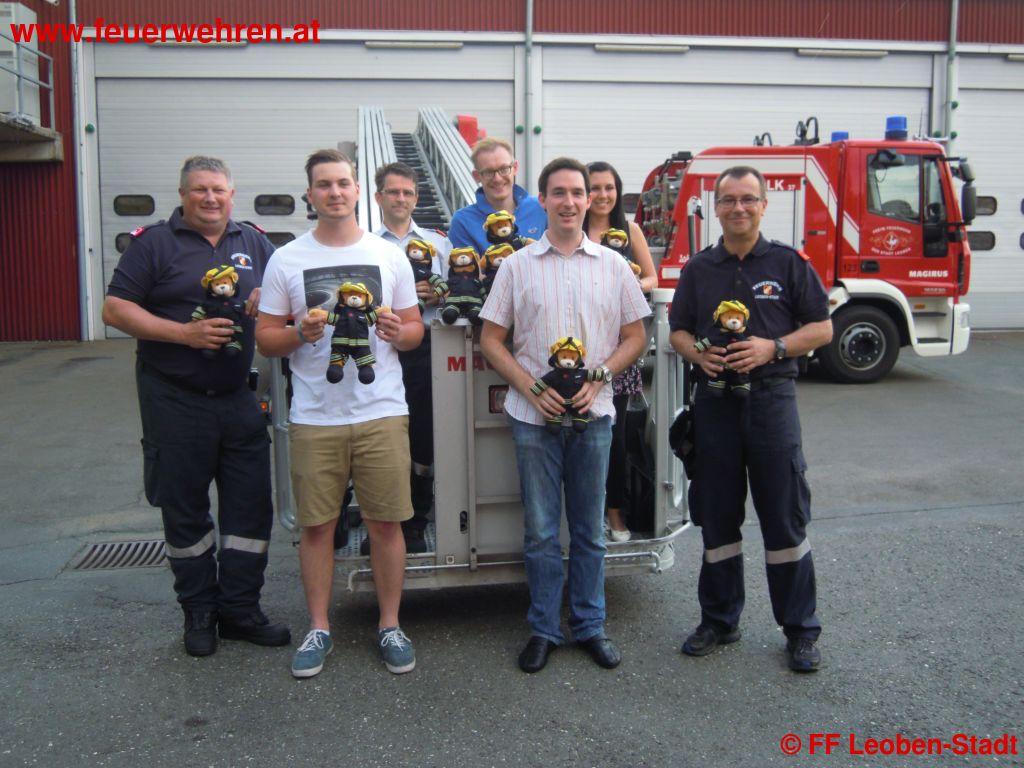 FF Leoben-Stadt: Überreichung Traumabären durch Rotaract Club Leoben