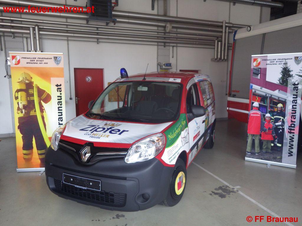 FF Braunau: Sponsoringfahrzeug übergeben