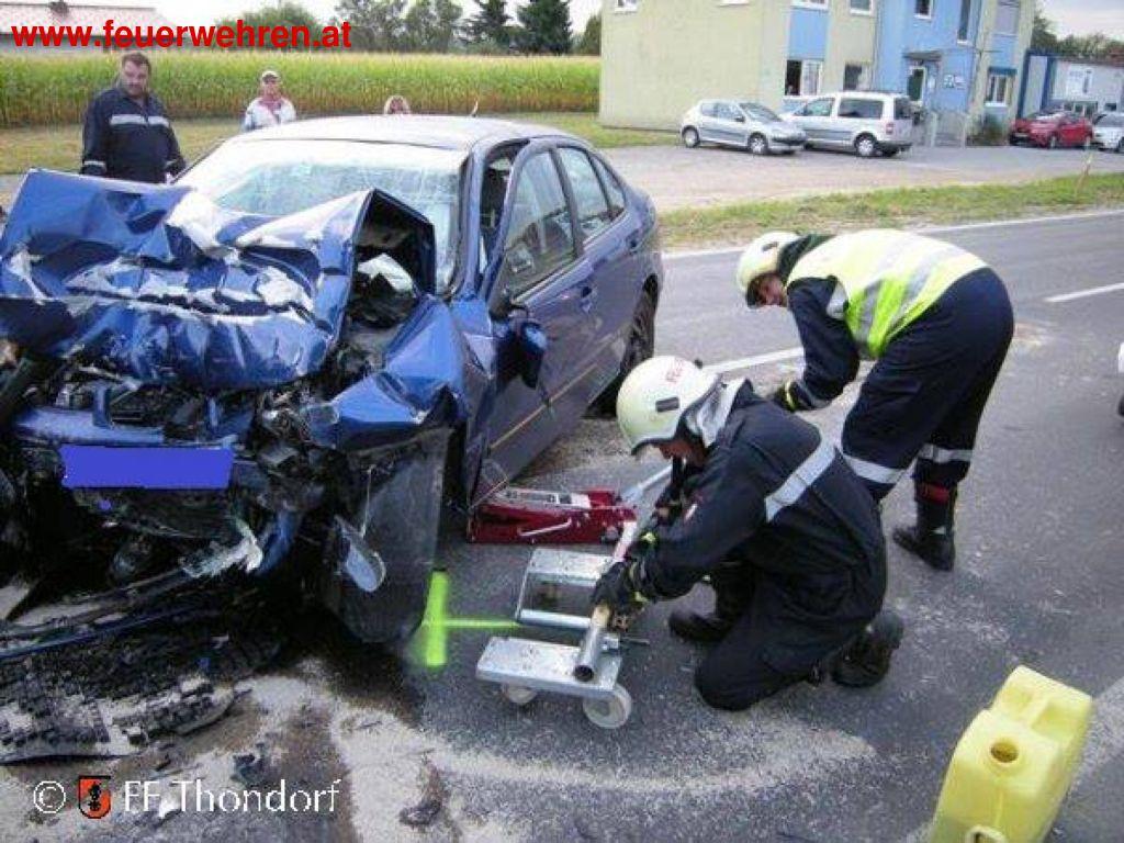 FF Thondorf: Schwerer Verkehrsunfall legt Frühverkehr lahm