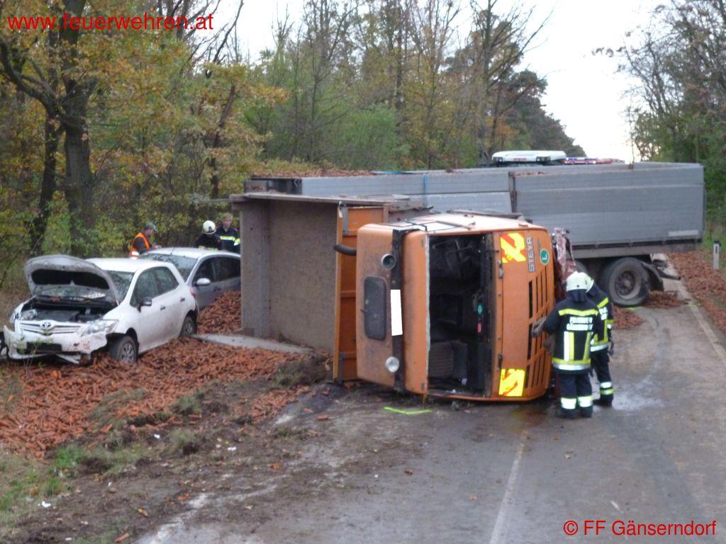 FF Gänserndorf: Schwerer Verkehrsunfall