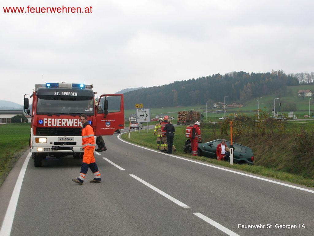 FF St. Georgen i.A.: Verkehrsunfall Umfahrung St. Georgen im Attergau