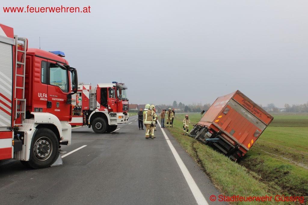 Stadtfeuerwehr Güssing: LKW-Bergung B56 Höhe Strem