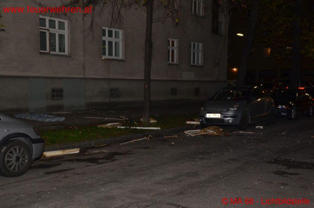 BF Wien: Menschenrettung nach Gasexplosion