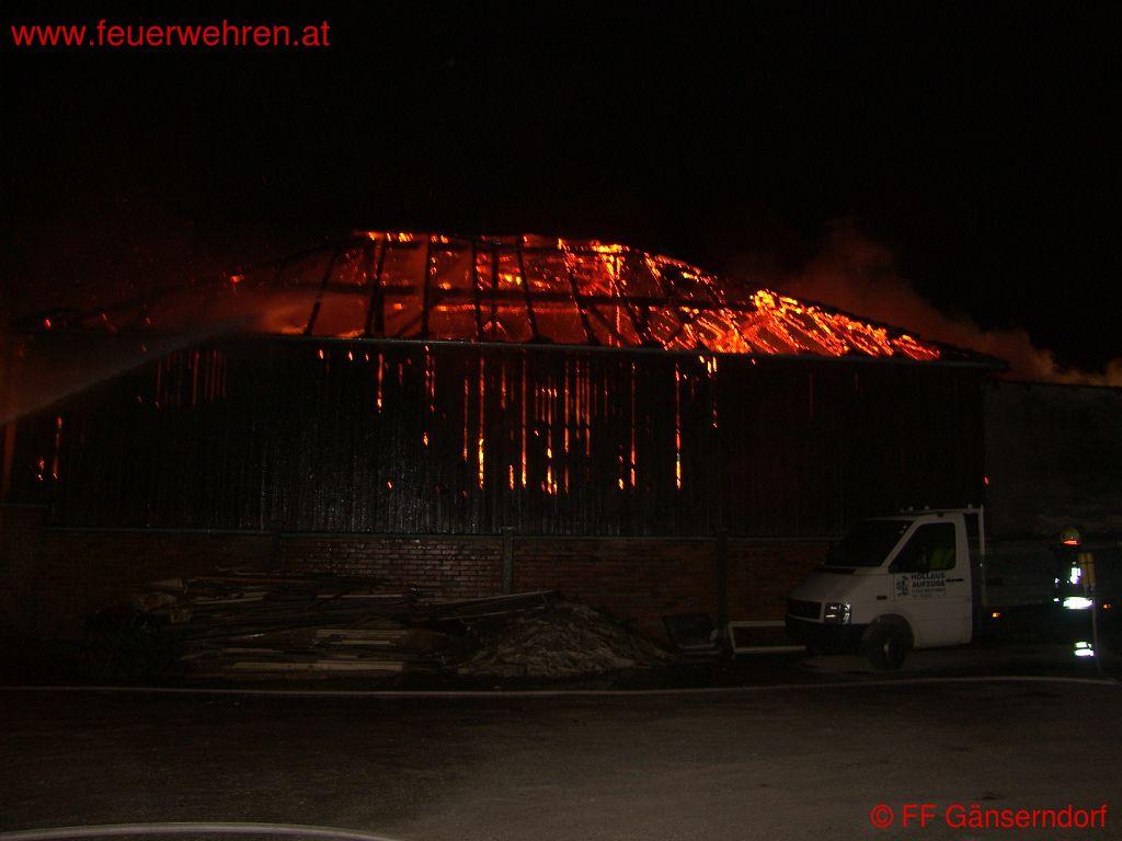 FF Gänserndorf: Scheunenbrand in Gänserndorf-Stadt