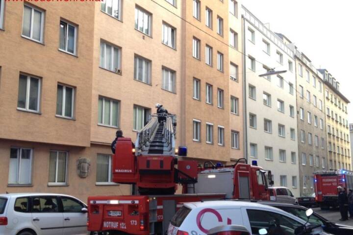 BF Wien: Dreijähriges Kind von Fensterbrett gerettet