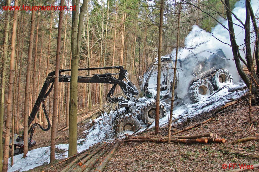 BFVDL: Holzvollernter ausgebrannt