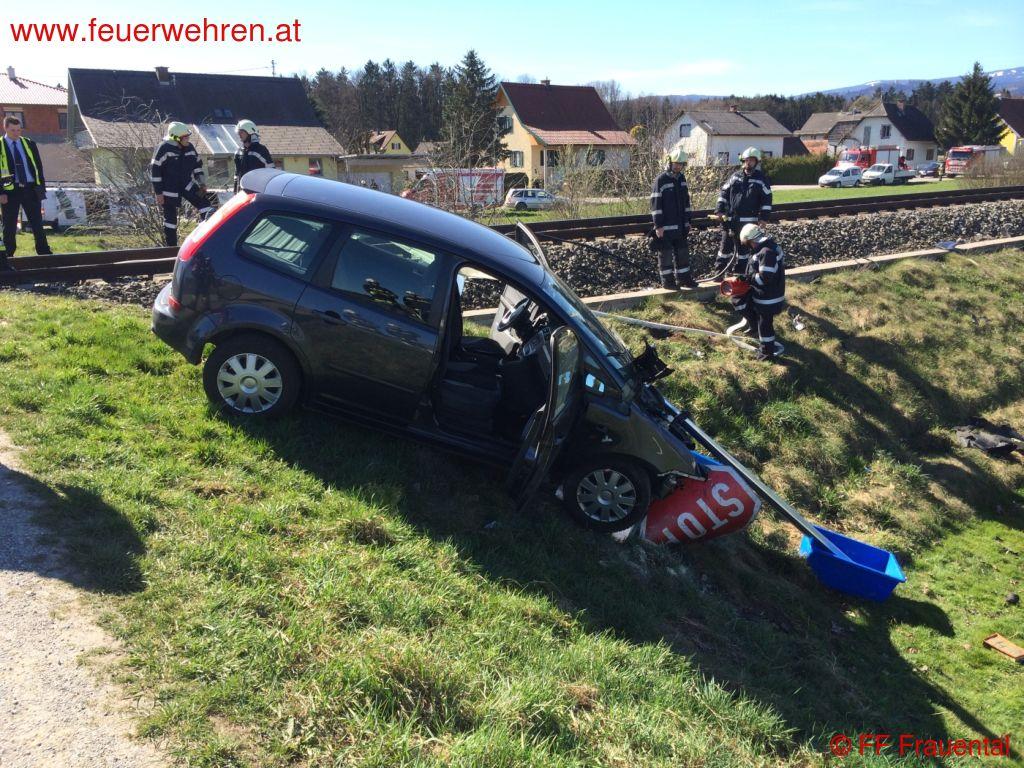 BFVDL: PKW gegen Zug in Freidorf