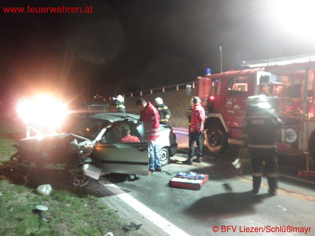 BFV Liezen: Schwerer Verkehrsunfall auf B320 mit Fahrerflucht