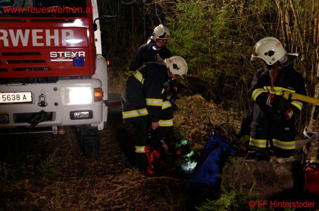 FF Hinterstoder: Personenrettung und Fahrzeugbergung im Steilgelände
