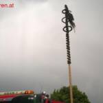 FF Ohlsdorf: Maibaum bei Sturm abgerissen
