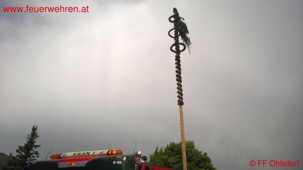 FF Ohlsdorf: Maibaum bei Sturm abgerissen